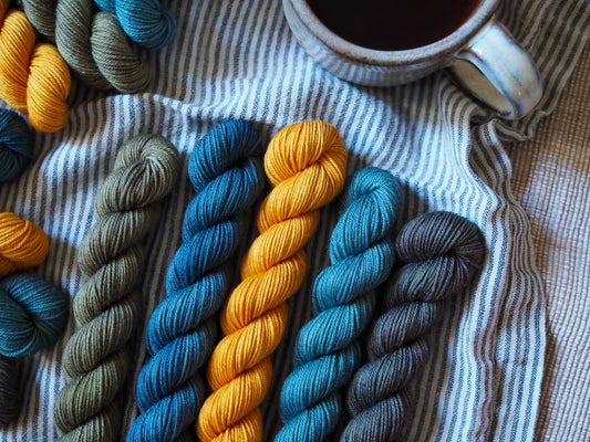 Limited edition Pigment Studies yarn set by Snail Yarn, 5 mini-skeins of hand-dyed sock wool in experimental artistic shades. Unique color trials for knitting and crochet