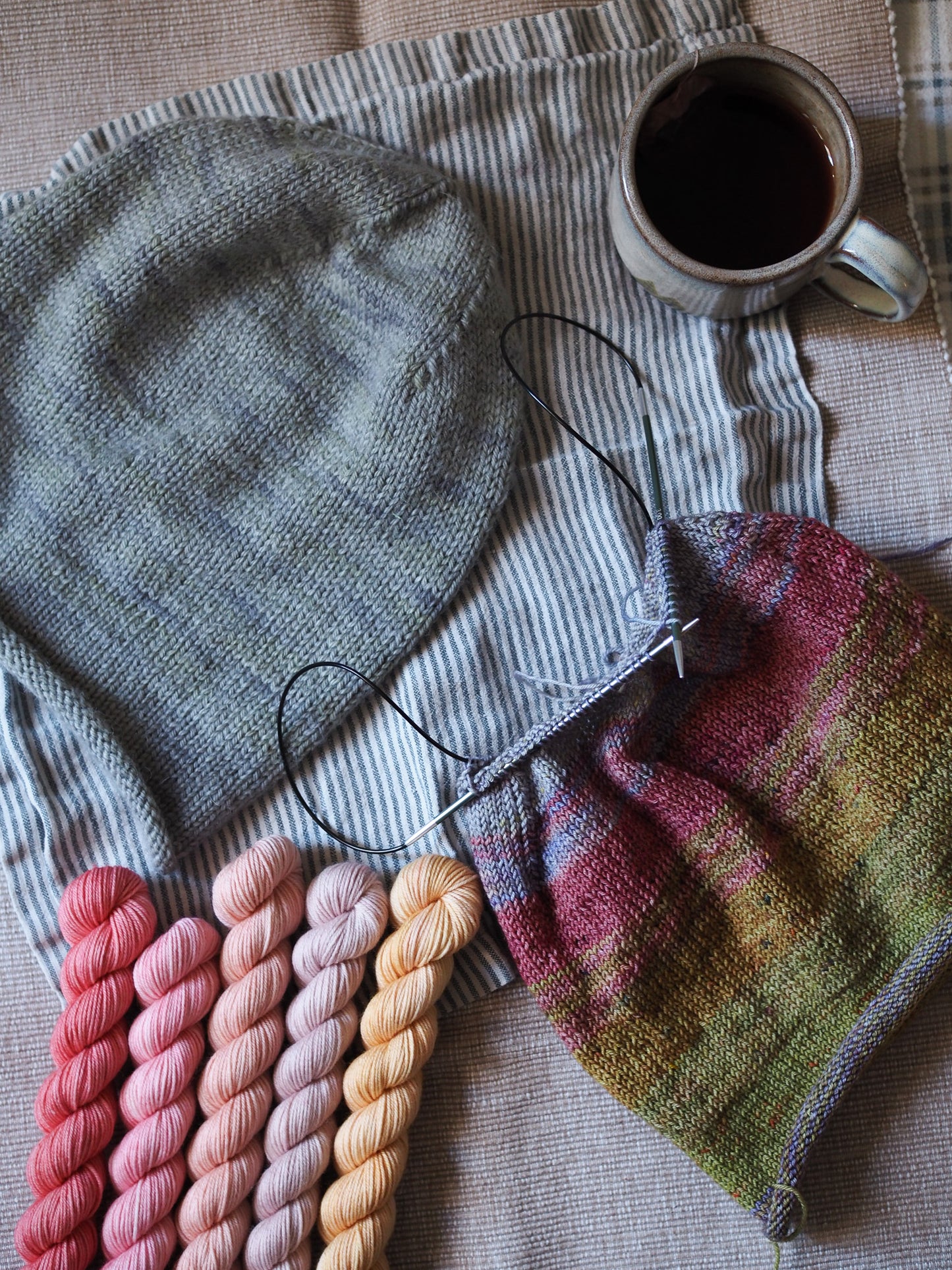 Hand-dyed 5 mini-skein yarn set by Snail Yarn in botanical shades of dusty pink, peach, and mauve, inspired by English roses. High-quality Merino and Peruvian wool for knitting and colorwork.