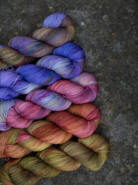 Wisteria collection - Variegated fade - Smooth Merino - 100gr skeins