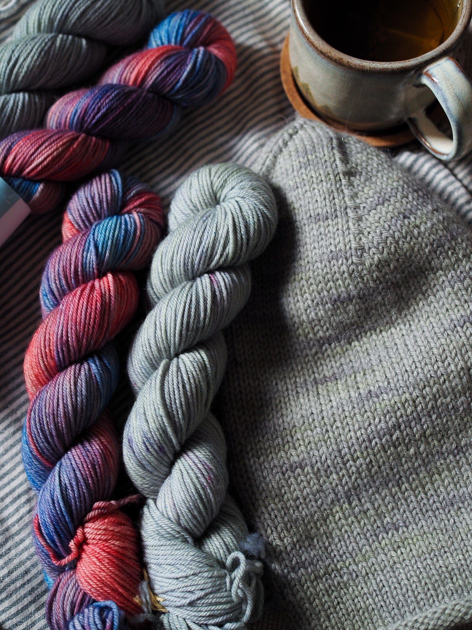 Discover my Yarn Duo series. This Vogue Edition features two of my 50g DK skeins in Misty Morning and Frosted Berry. Ideal for stripes, brioche, and my Lounge Hat.