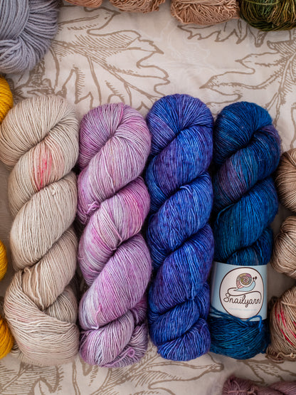 Pacchetto scialle/maglione sfumato 22 - Amante viola/blu - Peso per dita - 1460 metri